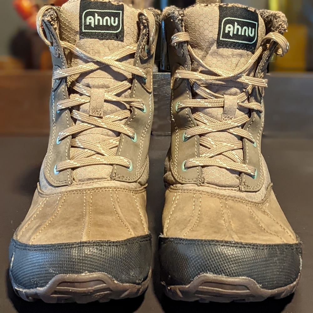 Ahnu Womens Sugar Peak Waterproof Vibram Thinsulate Alder Bark Hiking Boots Sz 7